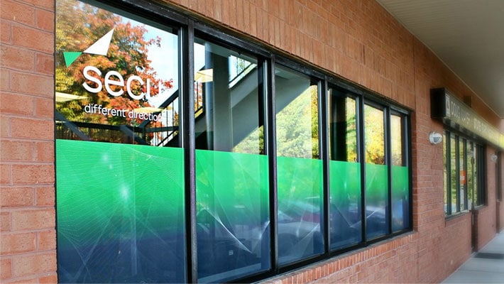 7 design tips for commercial store window graphics in Maryland