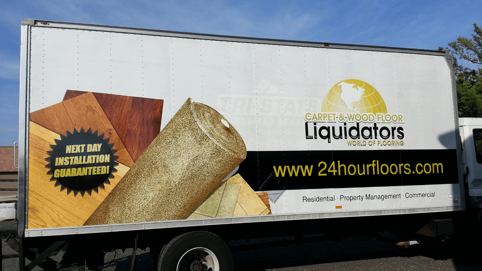 white-box-truck-with-carpet-wood-and-laminate-flooring-products