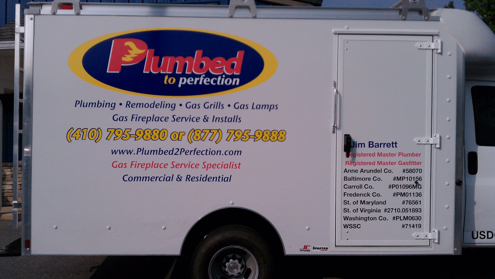 trailer-with-cut-vinyl-lettering-and-blue-logo