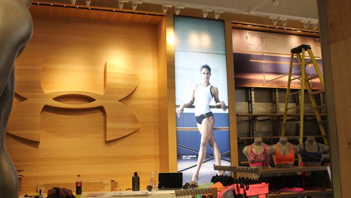 Experiential marketing with wall graphics for immersive brand experiences