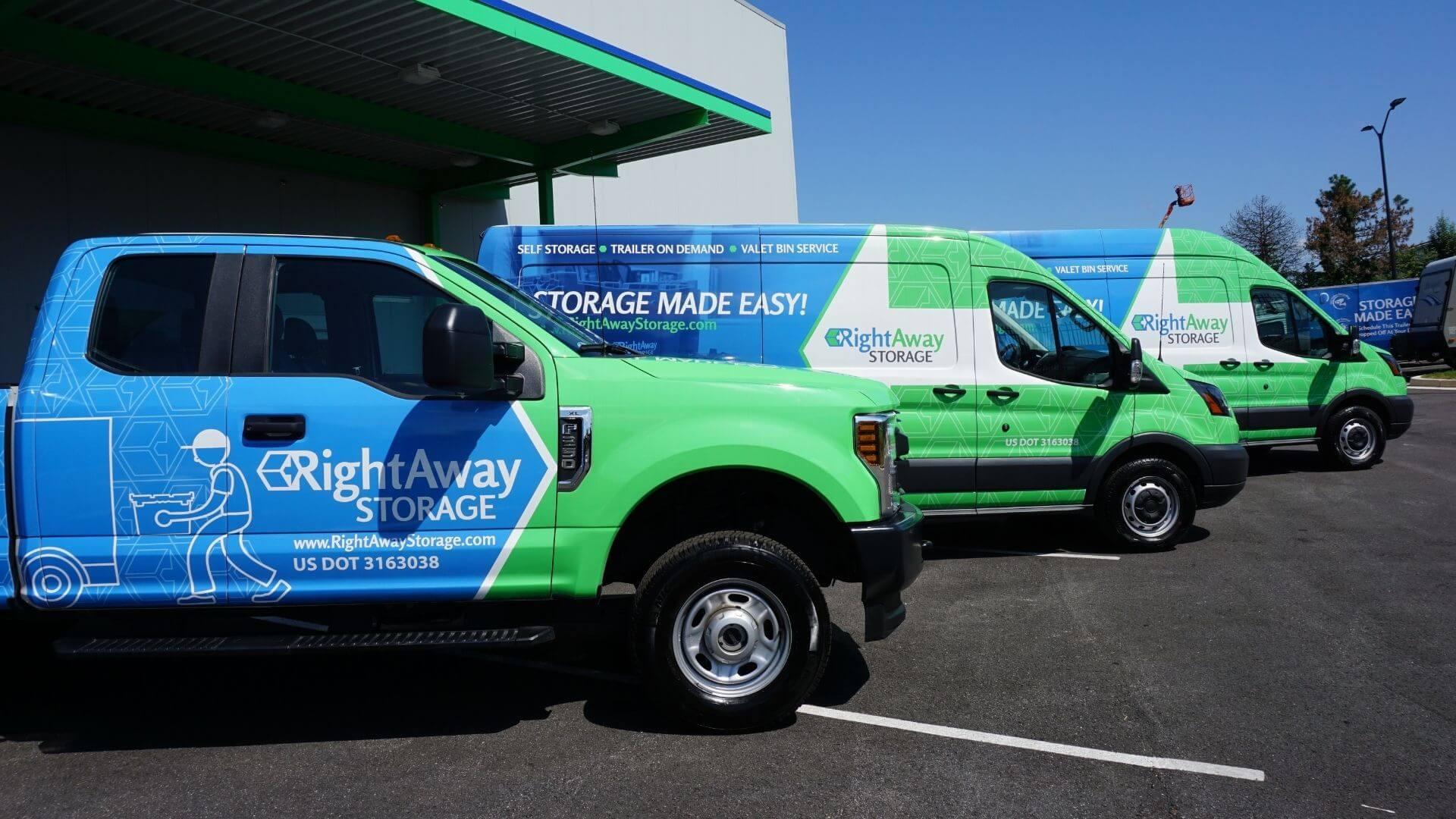 Vehicle wrap and transportation graphic maintenance service